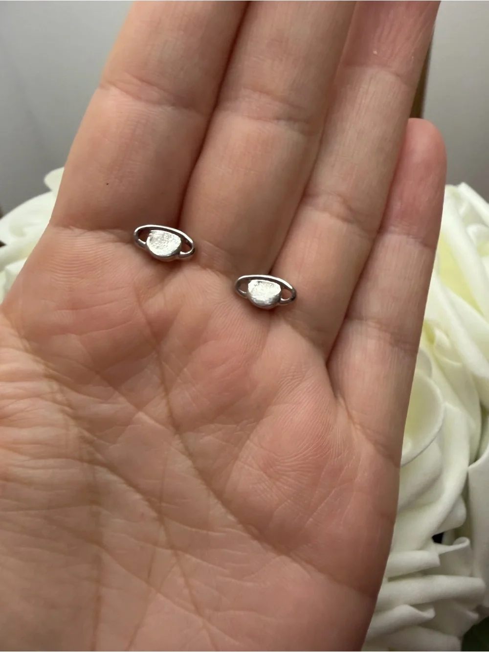 Silver tone Minimalist Oval Stud Earrings - Silver